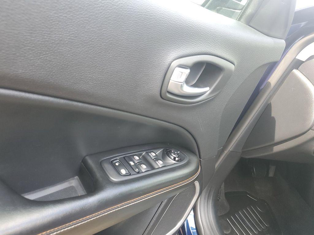 2018 Jazz Blue Pearlcoat /Black Jeep Compass Sport 4WD (3C4NJDBB4JT) with an 2.4L L4 DOHC 16V engine, 9-speed automatic transmission, located at 234 Columbia Ave, Battle Creek, MI, 49015, (269) 222-0088, 42.298264, -85.192543 - <b>Vehicle Details</b><br>Discover the perfect blend of style, performance, and versatility with this stunning 2018 Jeep Compass Latitude! This remarkable SUV is ready to take you on adventures both on and off the beaten path. Equipped with a robust 4WD system, it promises to deliver a confident and - Photo#6