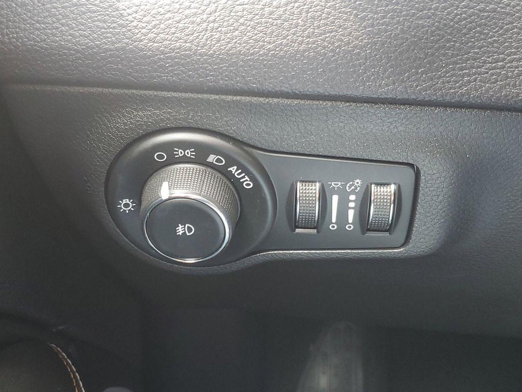 2018 Jazz Blue Pearlcoat /Black Jeep Compass Sport 4WD (3C4NJDBB4JT) with an 2.4L L4 DOHC 16V engine, 9-speed automatic transmission, located at 234 Columbia Ave, Battle Creek, MI, 49015, (269) 222-0088, 42.298264, -85.192543 - <b>Vehicle Details</b><br>Discover the perfect blend of style, performance, and versatility with this stunning 2018 Jeep Compass Latitude! This remarkable SUV is ready to take you on adventures both on and off the beaten path. Equipped with a robust 4WD system, it promises to deliver a confident and - Photo#10