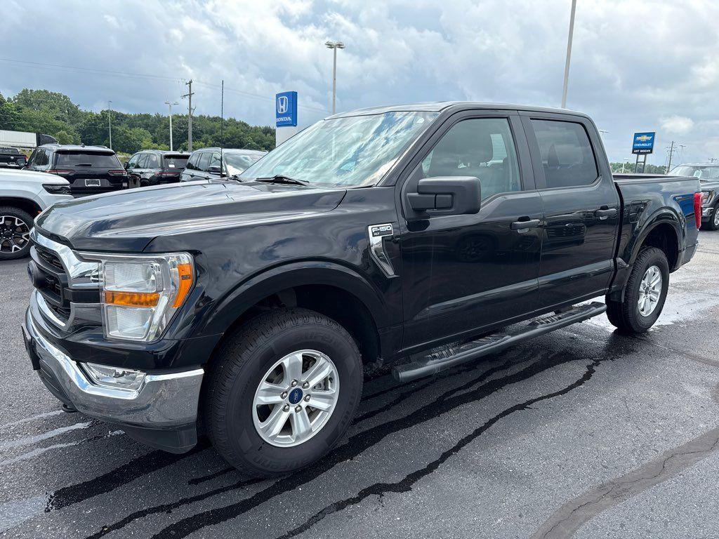 2021 Agate Black Metallic /Black/Medium Dark Slate Ford F-150 King-Ranch SuperCrew 5.5-ft. 2WD (1FTEW1EB3MK) with an 3.3L V6 DOHC 24V engine, 6A transmission, located at 6064 Gull Rd, Kalamazoo, MI, 49048, (269) 222-0088, 42.328388, -85.512924 - Experience the perfect blend of power and sophistication with this pre-owned 2021 Ford F-150 XLT, an exceptional choice for those seeking reliability and performance. This robust pickup is equipped with a 3.3L V6 engine and 4WD, ensuring superior handling and versatility whether navigating city stre - Photo#0