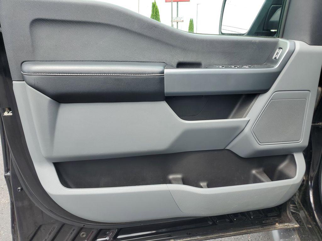 2021 Agate Black Metallic /Black/Medium Dark Slate Ford F-150 King-Ranch SuperCrew 5.5-ft. 2WD (1FTEW1EB3MK) with an 3.3L V6 DOHC 24V engine, 6A transmission, located at 6064 Gull Rd, Kalamazoo, MI, 49048, (269) 222-0088, 42.328388, -85.512924 - Experience the perfect blend of power and sophistication with this pre-owned 2021 Ford F-150 XLT, an exceptional choice for those seeking reliability and performance. This robust pickup is equipped with a 3.3L V6 engine and 4WD, ensuring superior handling and versatility whether navigating city stre - Photo#10