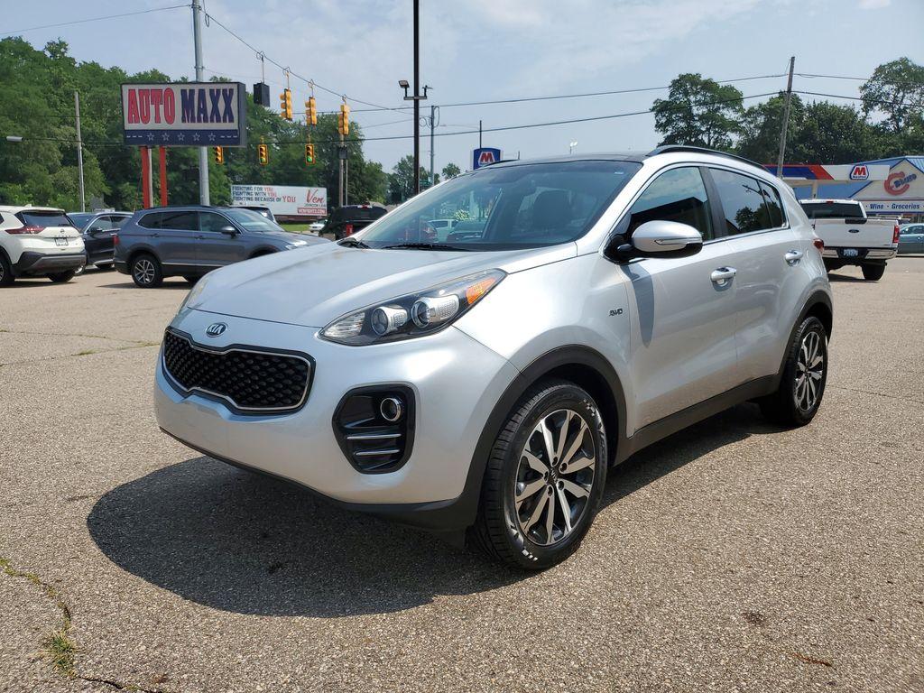 2018 Sparkling Silver /Black Kia Sportage EX AWD (KNDPNCAC2J7) with an 2.4L V6 DOHC 24V engine, 6A transmission, located at 234 Columbia Ave, Battle Creek, MI, 49015, (269) 222-0088, 42.298264, -85.192543 - <b>Vehicle Details</b><br>Discover the perfect blend of style, performance, and technology with this exceptional 2018 Kia Sportage EX AWD! Designed to elevate your driving experience, this SUV is ready to conquer any terrain with confidence and flair. Its robust 2.4L 4-cylinder engine provides a thr - Photo#1