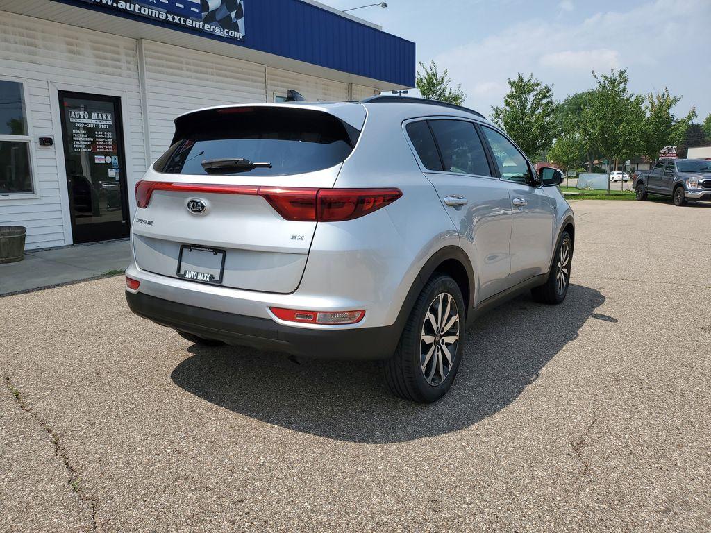 2018 Sparkling Silver /Black Kia Sportage EX AWD (KNDPNCAC2J7) with an 2.4L V6 DOHC 24V engine, 6A transmission, located at 234 Columbia Ave, Battle Creek, MI, 49015, (269) 222-0088, 42.298264, -85.192543 - <b>Vehicle Details</b><br>Discover the perfect blend of style, performance, and technology with this exceptional 2018 Kia Sportage EX AWD! Designed to elevate your driving experience, this SUV is ready to conquer any terrain with confidence and flair. Its robust 2.4L 4-cylinder engine provides a thr - Photo#3