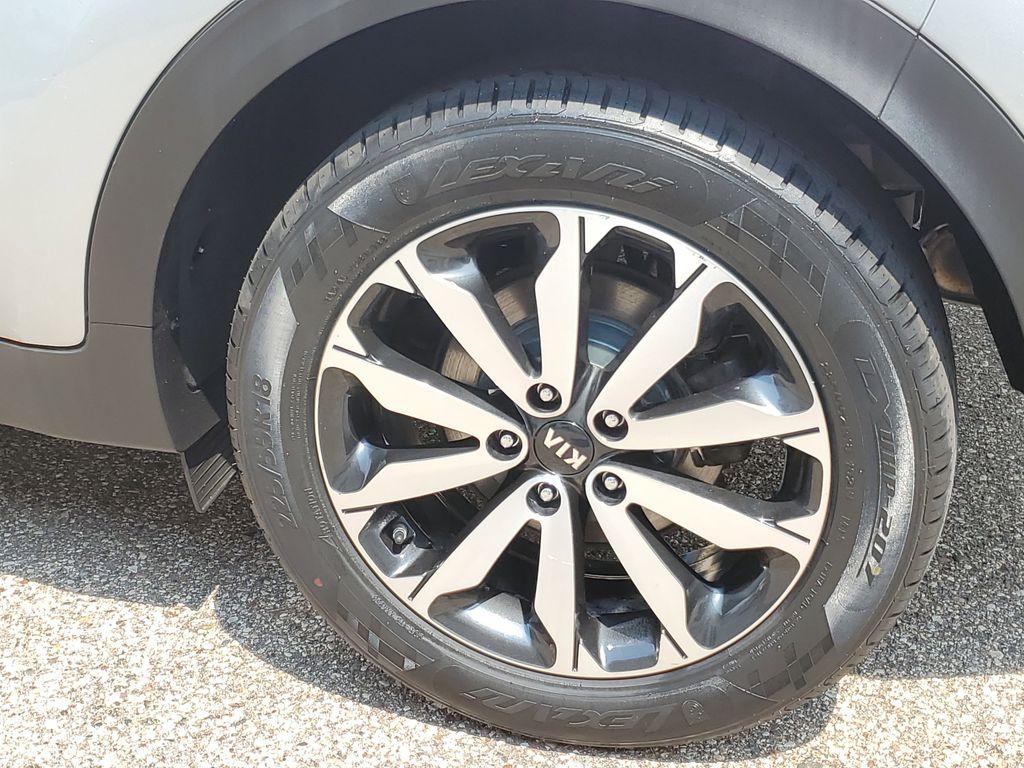 2018 Sparkling Silver /Black Kia Sportage EX AWD (KNDPNCAC2J7) with an 2.4L V6 DOHC 24V engine, 6A transmission, located at 234 Columbia Ave, Battle Creek, MI, 49015, (269) 222-0088, 42.298264, -85.192543 - <b>Vehicle Details</b><br>Discover the perfect blend of style, performance, and technology with this exceptional 2018 Kia Sportage EX AWD! Designed to elevate your driving experience, this SUV is ready to conquer any terrain with confidence and flair. Its robust 2.4L 4-cylinder engine provides a thr - Photo#4