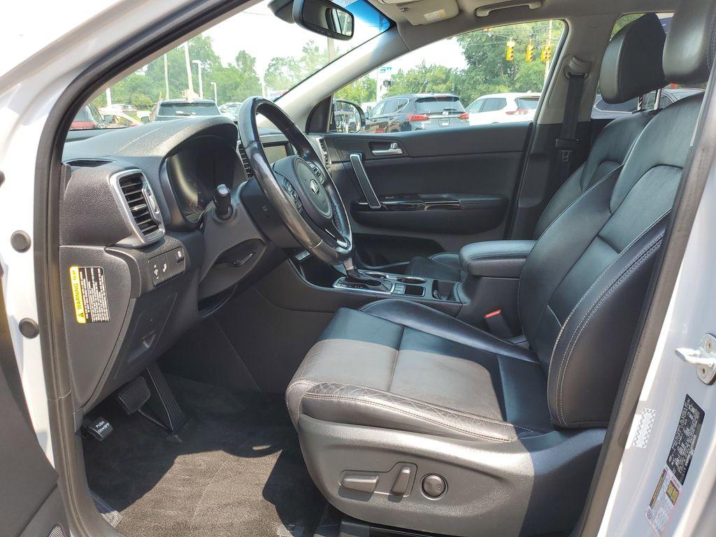 2018 Sparkling Silver /Black Kia Sportage EX AWD (KNDPNCAC2J7) with an 2.4L V6 DOHC 24V engine, 6A transmission, located at 234 Columbia Ave, Battle Creek, MI, 49015, (269) 222-0088, 42.298264, -85.192543 - <b>Vehicle Details</b><br>Discover the perfect blend of style, performance, and technology with this exceptional 2018 Kia Sportage EX AWD! Designed to elevate your driving experience, this SUV is ready to conquer any terrain with confidence and flair. Its robust 2.4L 4-cylinder engine provides a thr - Photo#7