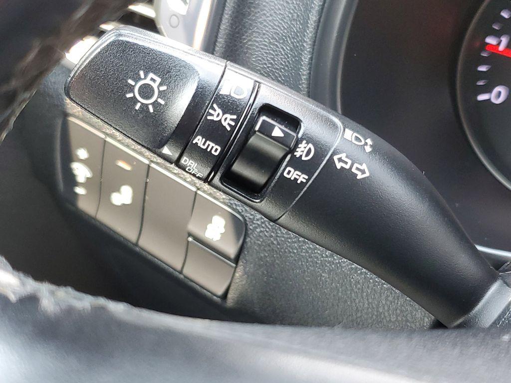 2018 Sparkling Silver /Black Kia Sportage EX AWD (KNDPNCAC2J7) with an 2.4L V6 DOHC 24V engine, 6A transmission, located at 234 Columbia Ave, Battle Creek, MI, 49015, (269) 222-0088, 42.298264, -85.192543 - <b>Vehicle Details</b><br>Discover the perfect blend of style, performance, and technology with this exceptional 2018 Kia Sportage EX AWD! Designed to elevate your driving experience, this SUV is ready to conquer any terrain with confidence and flair. Its robust 2.4L 4-cylinder engine provides a thr - Photo#15