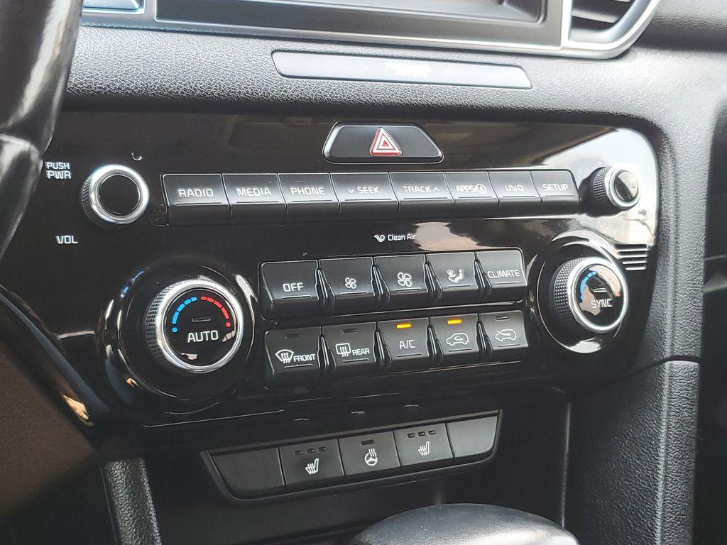 2018 Sparkling Silver /Black Kia Sportage EX AWD (KNDPNCAC2J7) with an 2.4L V6 DOHC 24V engine, 6A transmission, located at 234 Columbia Ave, Battle Creek, MI, 49015, (269) 222-0088, 42.298264, -85.192543 - <b>Vehicle Details</b><br>Discover the perfect blend of style, performance, and technology with this exceptional 2018 Kia Sportage EX AWD! Designed to elevate your driving experience, this SUV is ready to conquer any terrain with confidence and flair. Its robust 2.4L 4-cylinder engine provides a thr - Photo#19