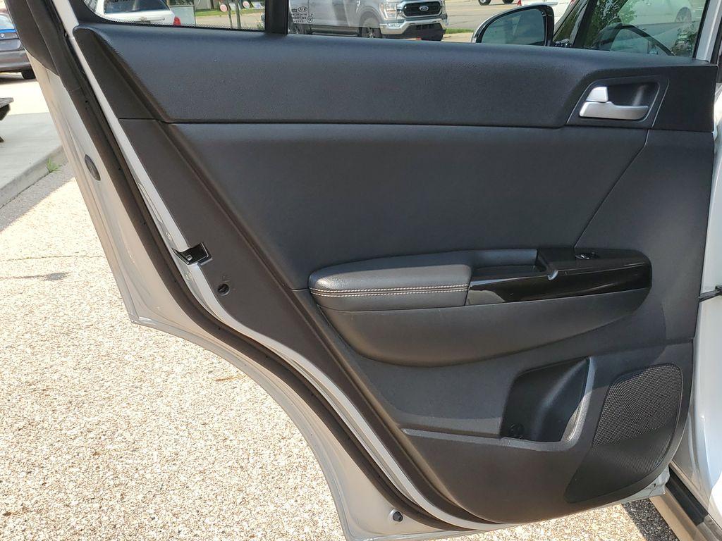 2018 Sparkling Silver /Black Kia Sportage EX AWD (KNDPNCAC2J7) with an 2.4L V6 DOHC 24V engine, 6A transmission, located at 234 Columbia Ave, Battle Creek, MI, 49015, (269) 222-0088, 42.298264, -85.192543 - <b>Vehicle Details</b><br>Discover the perfect blend of style, performance, and technology with this exceptional 2018 Kia Sportage EX AWD! Designed to elevate your driving experience, this SUV is ready to conquer any terrain with confidence and flair. Its robust 2.4L 4-cylinder engine provides a thr - Photo#25