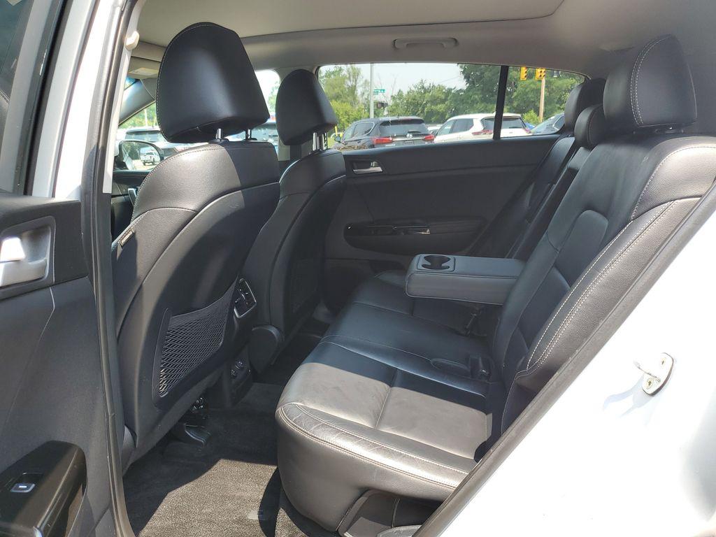 2018 Sparkling Silver /Black Kia Sportage EX AWD (KNDPNCAC2J7) with an 2.4L V6 DOHC 24V engine, 6A transmission, located at 234 Columbia Ave, Battle Creek, MI, 49015, (269) 222-0088, 42.298264, -85.192543 - <b>Vehicle Details</b><br>Discover the perfect blend of style, performance, and technology with this exceptional 2018 Kia Sportage EX AWD! Designed to elevate your driving experience, this SUV is ready to conquer any terrain with confidence and flair. Its robust 2.4L 4-cylinder engine provides a thr - Photo#26