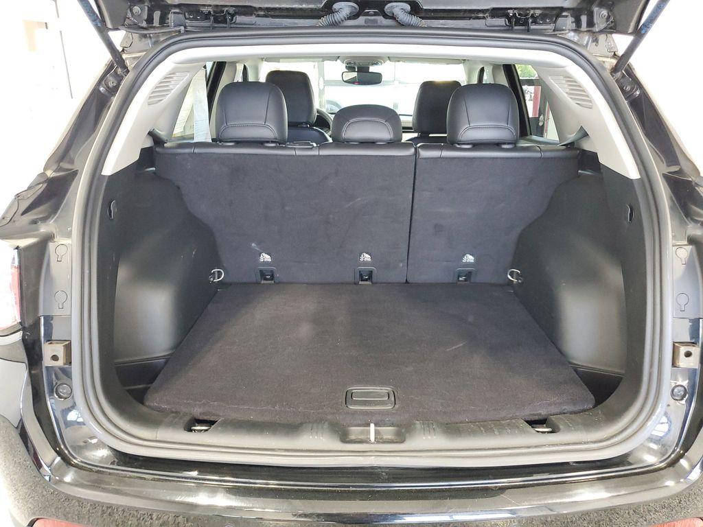 2022 Diamond Black Crystal Pearlcoat /BLACK Jeep Compass Limited 4WD (3C4NJDCB5NT) with an 2.4L L4 DOHC 16V engine, CVT transmission, located at 6064 Gull Rd, Kalamazoo, MI, 49048, (269) 222-0088, 42.328388, -85.512924 - Unleash your adventurous spirit with this stunning 2022 Jeep Compass Limited! With just 24,824 miles on the odometer, this versatile SUV is primed and ready to elevate your driving experience to new heights. Equipped with a powerful yet efficient 4 Cyl, 2.4L engine and a robust 4WD system, the Jeep - Photo#5