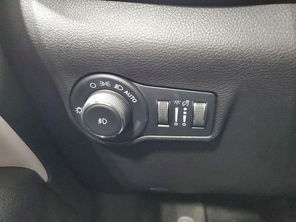 2022 Diamond Black Crystal Pearlcoat /BLACK Jeep Compass Limited 4WD (3C4NJDCB5NT) with an 2.4L L4 DOHC 16V engine, CVT transmission, located at 6064 Gull Rd, Kalamazoo, MI, 49048, (269) 222-0088, 42.328388, -85.512924 - Unleash your adventurous spirit with this stunning 2022 Jeep Compass Limited! With just 24,824 miles on the odometer, this versatile SUV is primed and ready to elevate your driving experience to new heights. Equipped with a powerful yet efficient 4 Cyl, 2.4L engine and a robust 4WD system, the Jeep - Photo#12