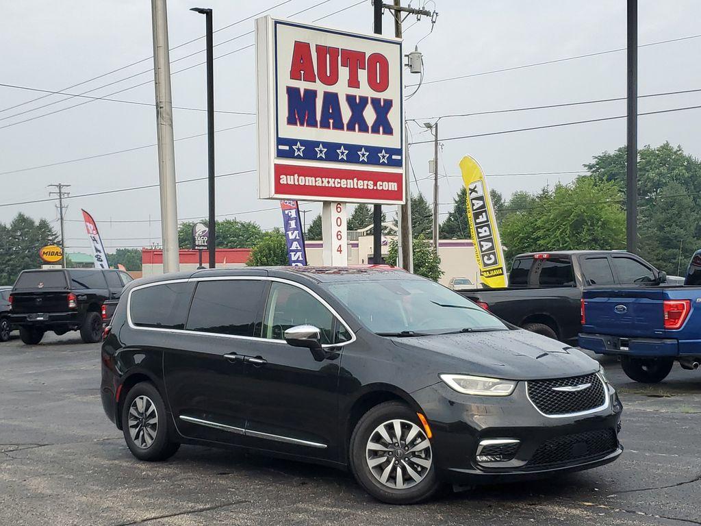 photo of 2022 Chrysler Pacifica Hybrid Limited
