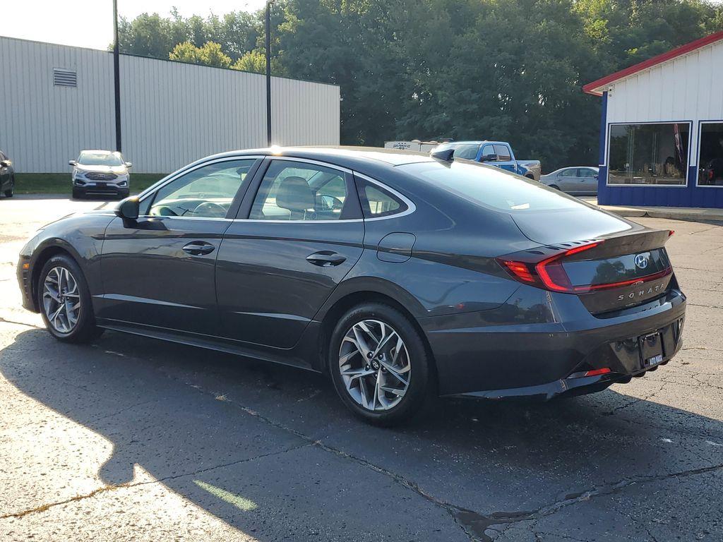 2023 Portofino Gray /Dark Gray Hyundai Sonata SEL (KMHL64JA9PA) with an 2.5L L4 DOHC 16V engine, 8A transmission, located at 6064 Gull Rd, Kalamazoo, MI, 49048, (269) 222-0088, 42.328388, -85.512924 - Discover the exceptional value of the 2023 Hyundai Sonata SEL, a stylish and reliable sedan that stands out in its class. This gently pre-owned model features a Front-Wheel Drive (FWD) system and is equipped with a responsive 4-cylinder, 2.5L engine, ensuring a smooth and efficient driving experienc - Photo#2