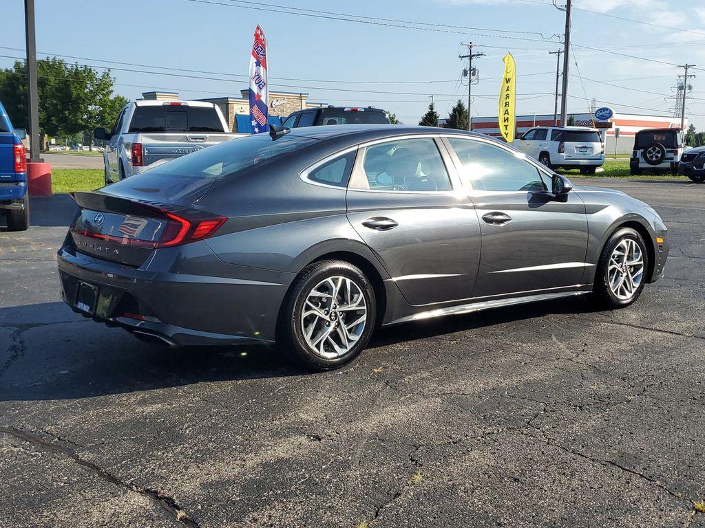 2023 Portofino Gray /Dark Gray Hyundai Sonata SEL (KMHL64JA9PA) with an 2.5L L4 DOHC 16V engine, 8A transmission, located at 6064 Gull Rd, Kalamazoo, MI, 49048, (269) 222-0088, 42.328388, -85.512924 - Discover the exceptional value of the 2023 Hyundai Sonata SEL, a stylish and reliable sedan that stands out in its class. This gently pre-owned model features a Front-Wheel Drive (FWD) system and is equipped with a responsive 4-cylinder, 2.5L engine, ensuring a smooth and efficient driving experienc - Photo#3