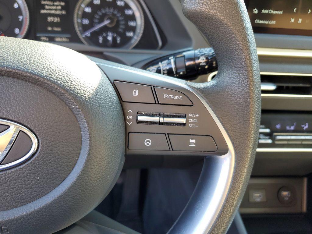 2023 Portofino Gray /Dark Gray Hyundai Sonata SEL (KMHL64JA9PA) with an 2.5L L4 DOHC 16V engine, 8A transmission, located at 6064 Gull Rd, Kalamazoo, MI, 49048, (269) 222-0088, 42.328388, -85.512924 - Discover the exceptional value of the 2023 Hyundai Sonata SEL, a stylish and reliable sedan that stands out in its class. This gently pre-owned model features a Front-Wheel Drive (FWD) system and is equipped with a responsive 4-cylinder, 2.5L engine, ensuring a smooth and efficient driving experienc - Photo#17