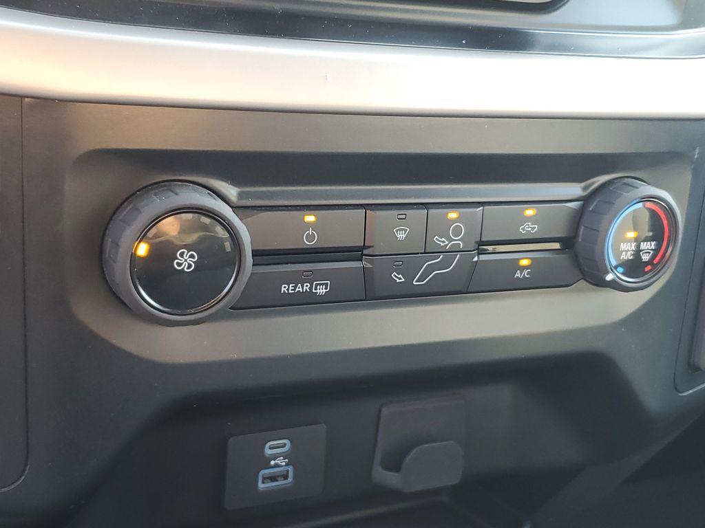 2022 Agate Black Metallic /Black w/Medium Dark Slate Ford F-150 King-Ranch SuperCrew 5.5-ft. 2WD (1FTEW1EB5NK) with an 3.3L V6 DOHC 24V engine, 6A transmission, located at 6064 Gull Rd, Kalamazoo, MI, 49048, (269) 222-0088, 42.328388, -85.512924 - Introducing the 2022 Ford F-150 XLT, a robust and reliable pickup that combines power and advanced technology to meet all your driving needs. With 38,349 miles on the odometer, this vehicle is equipped with a V6, 3.3L engine and a 4WD system, ensuring a dynamic driving experience whether you're navi - Photo#23