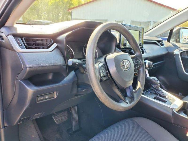 2020 Silver Sky Metallic /Black Toyota RAV4 LE (2T3K1RFV1LC) with an 2.5L L4 DOHC 16V engine, 8A transmission, located at 6064 Gull Rd, Kalamazoo, MI, 49048, (269) 222-0088, 42.328388, -85.512924 - <b>Vehicle Details</b><br>Introducing the exceptional and reliable 2020 Toyota RAV4 LE, now available at our esteemed dealership. With a modest 140,580 miles on the odometer, this outstanding vehicle offers a remarkable driving experience that is sure to captivate even the most discerning of automot - Photo #18