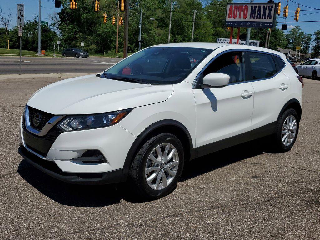 2021 Glacier White /Charcoal Nissan Rogue Sport S AWD (JN1BJ1AW0MW) with an 2.0L L4 DOHC 16V engine, CVT transmission, located at 234 Columbia Ave, Battle Creek, MI, 49015, (269) 222-0088, 42.298264, -85.192543 - <b>Vehicle Details</b><br>**Exceptional Deal on a 2021 Nissan Rogue Sport S AWD!** Unlock the perfect blend of style, comfort, and utility with our 2021 Nissan Rogue Sport S, equipped with a robust L4, 2.0L engine and All-Wheel Drive (AWD) system, ready to tackle any road condition. This vehicle co - Photo #3